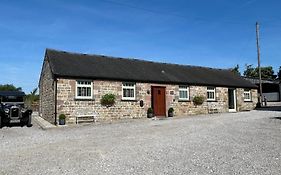 Stylish 2 Bed Peak District Cottage Barn Near Alton Towers, Polar Bears, Chatsworth House